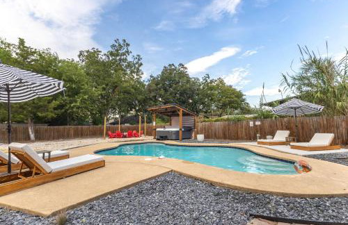 Spacious Retreat with Pool & Hot Tub - 10 Minutes to Downtown - Foto 41