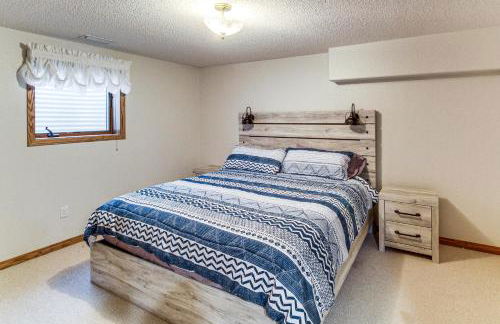 Deck with Lake Mac View! Spacious Family Retreat - Foto 20