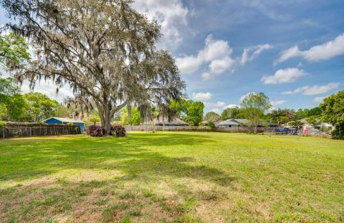 Stay and Play in Belleview Welcoming Home with Yard - Foto 3