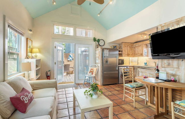 Casita de Catherine by Avantstay 1 Block to Duval St w/ Hot Tub! - Photo 7