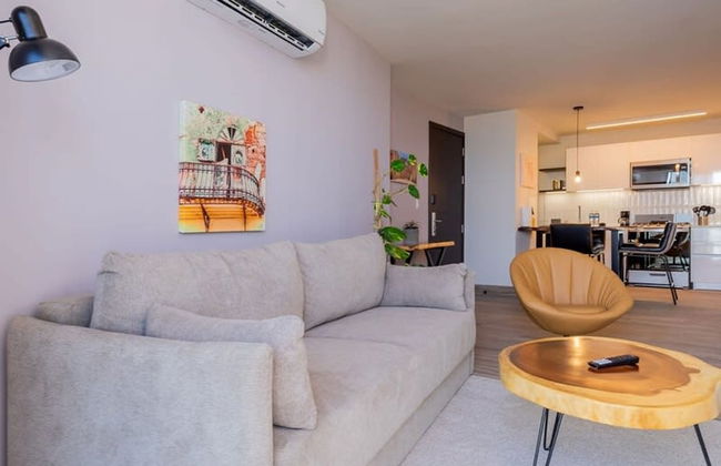 Spectacular 1BR With Balcony in Santa Ana - Photo 8