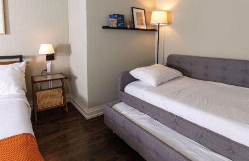 Downtown Modern 2BR Loft Apartment - Sleeps 8-9 - Foto 18