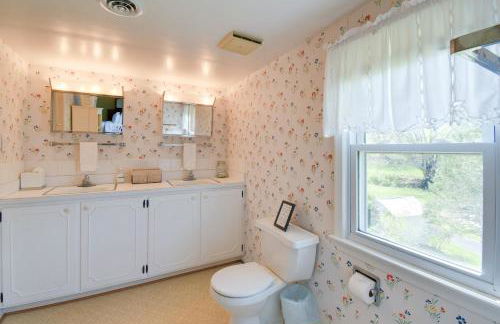 Historic Countryside Escape - Relax, Hike, & Fish! - Foto 9