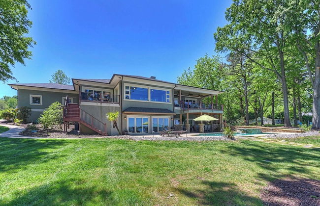 Water, Water Everywhere by Avantstay Pool + Dock - Foto 21