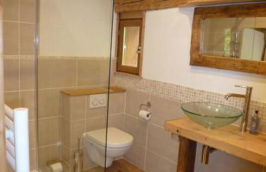Savoyard Farmhouse - Sleeps 14 Garden & Parking - Foto 12