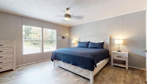 New Lake Home Sleeps 14 Private Dock Deck Grill - Foto 3