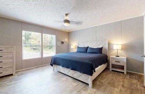 New Lake Home Sleeps 14 Private Dock Deck Grill - Foto 3