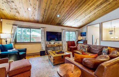 Tastefully-Updated, Classic Tahoe Family Home - Photo 6