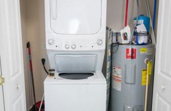 4Br 3bath Dog Friendly Ocean View Hot tub Elevator - Photo 28