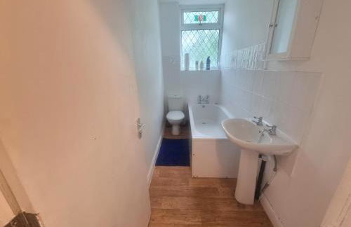 3 Bedroom House Ideal for Work Family Short or Long Term Stays Easy Access to Manchester Oldham Halifax Bury - Foto 35