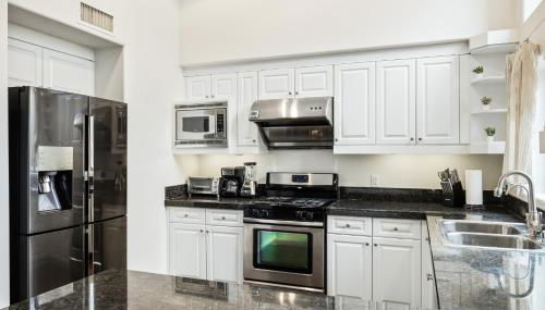 Ultimate LA Vacation 2BR w Pool Above Shops - Foto 5