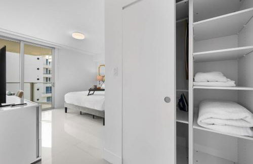 Luxury Condo with Rooftop Pool - 5-Min to Beach - Foto 32