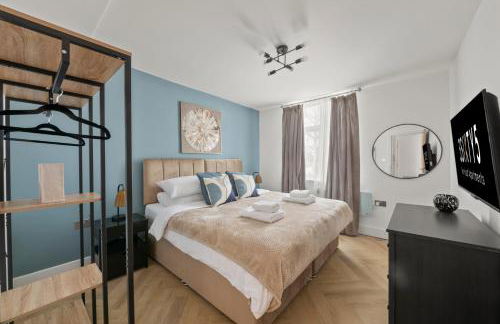 Stylish Flat I Sleeps 6 I With Parking - Photo 31