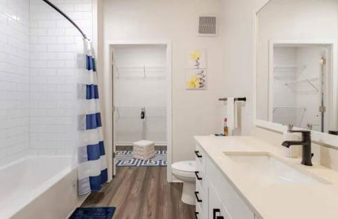 LuXury Stay | Pool + Gym + Fast Wi-fi - Foto 35