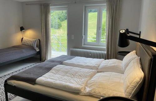 Freistehendes Ferienhaus mit Kamin, Sauna, atemberaubenden Blick ins Tal, mehrere Terrassen, 1500qm Grundstück 1,6m hoch eingezäunt - Foto 35