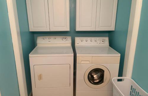 Cheerful two bedroom house 1.5 miles from beach. - Foto 5