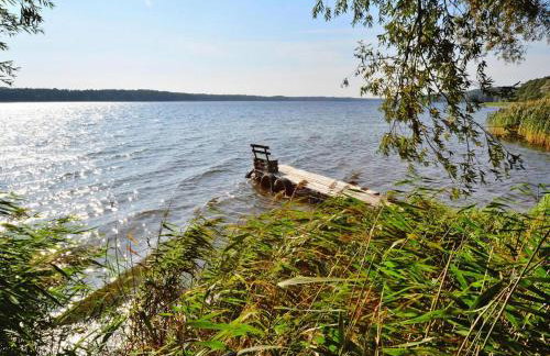 Lakeside holiday home, private garden - Photo 24