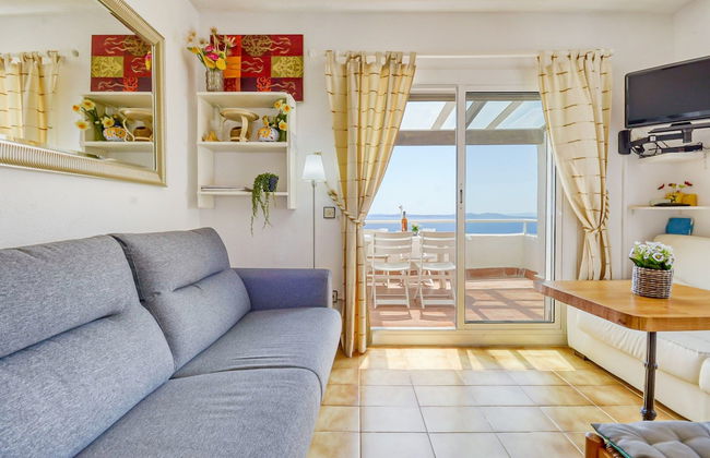 Apartment With Furnished Terrace - Photo 15