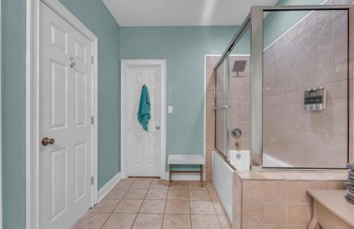 Lakefront Getaway with Dock Pool Sunset Games - Foto 23