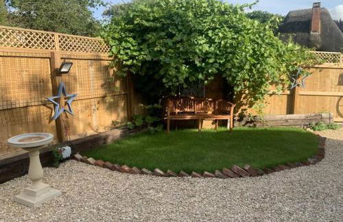 The Shack - Thatched Self Contained Annex - Photo 7