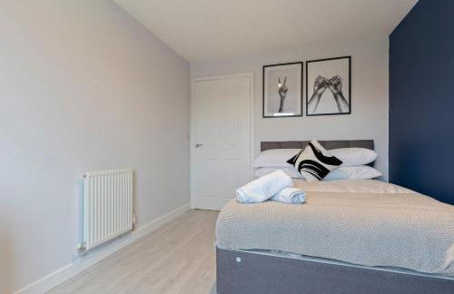 Exquisite 7 Bedroom 5 Bathroom House - Over 1900 sqft - Close to City Centre with Free Parking, Fast W-Fi and SmartTVs by Yoko Property - Foto 25