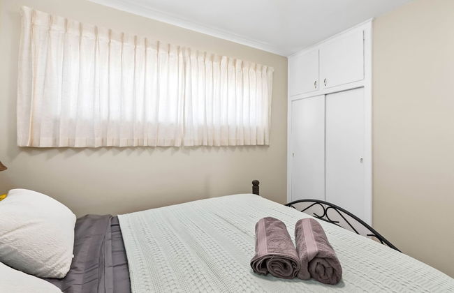 Cozy 2BR Home With Bright Interior Relaxing Patio - Foto 22