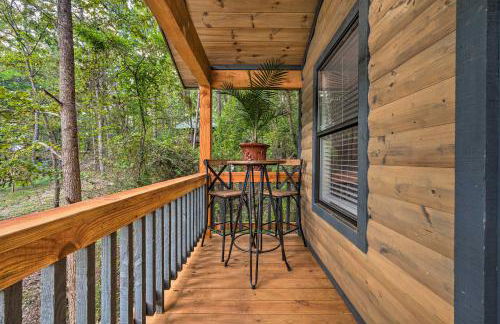 Romantic Broken Bow Cabin with Jacuzzi and Fire Pit! - Foto 3