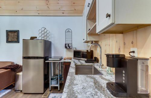 Blue Ridge Mountainside Cottage with Fire Pit! - Foto 9