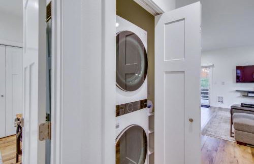 Private Yard and Fire Pit! Modern Kirkland Abode - Foto 21