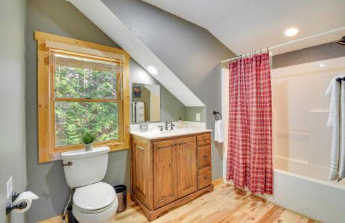 Burton on the Rocks Lake Retreat with Hot Tub! - Foto 21