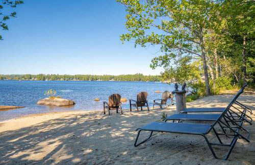 Lakefront Home with Private Beach Access & Hot Tub - Foto 1