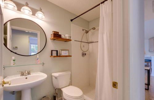 Scenic Smith Mountain Lake Getaway with Deck and Dock! - Foto 21