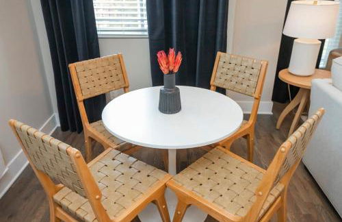 Roof Deck Grill VIEWS 2 Miles from Broadway - Foto 32