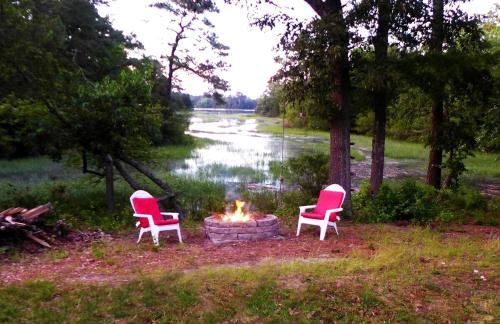 Serene Tiny House with a Big Charm for Glamping in Virginia - Photo 26