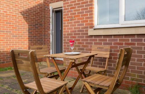 5 bed house with free parking in quiet location - Photo 22