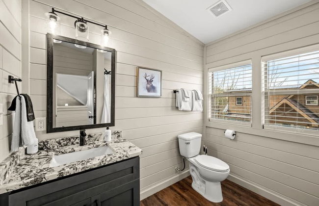 NEW Lake View Indoor Pool Sleeps 14 Hot Tub - Foto 22