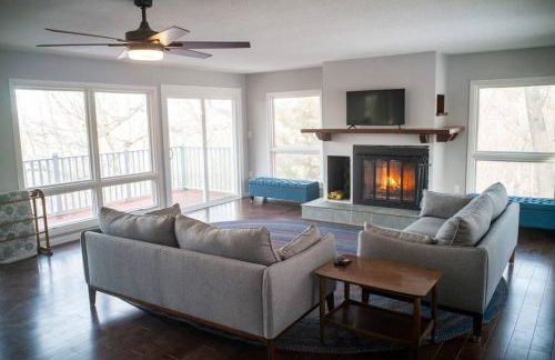 Finn's Hideaway -Modern family river home - Foto 1