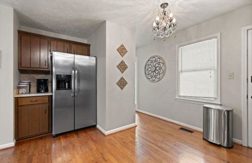 5 Minutes from Hospitals and UK! - Photo 14