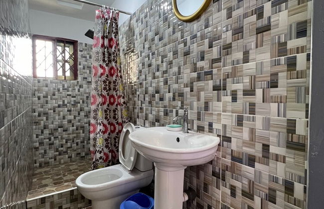 Charming 4-bed House in Kokrobite - Photo 11