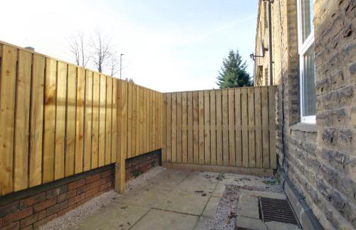 Lovely Hudds home, x4 double bedrooms & parking - Foto 22