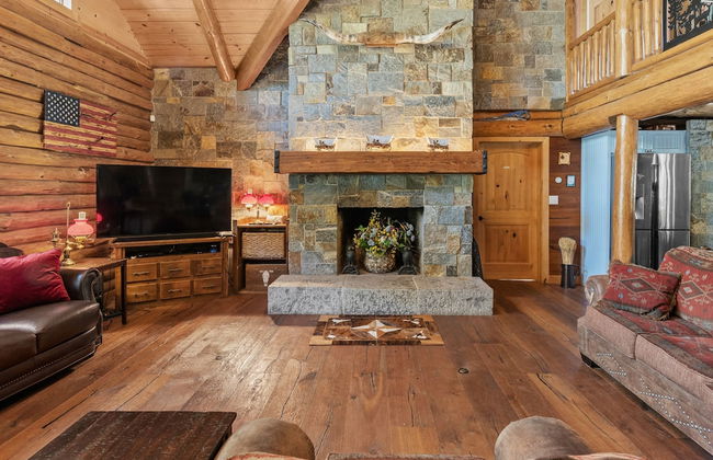 The Bigwood Cabin by Avantstay Hot Tub Firepit Pool Table Private Yard - Photo 11