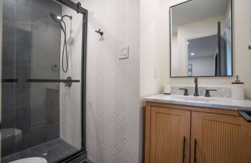 Modern Catskills Retreat with Creek & Fire Pit - Foto 11