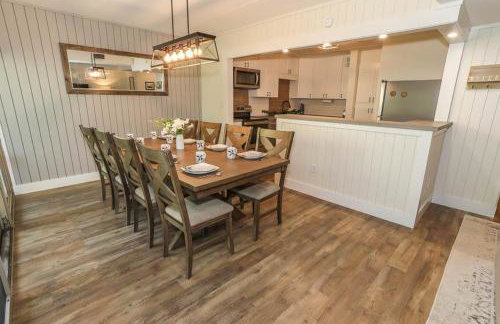 Seven Springs 2 Bedroom Premium Condo, Pet Friendly! by RedAwning - Foto 12