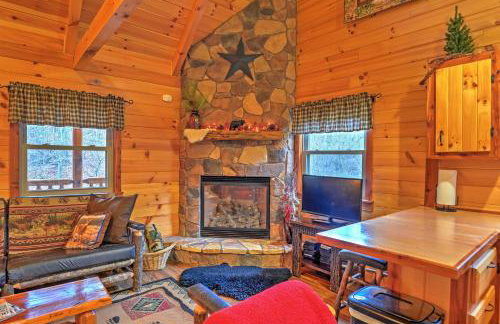 Rustic Dundee Log Cabin with Hot Tub and Forest Views! - Foto 19