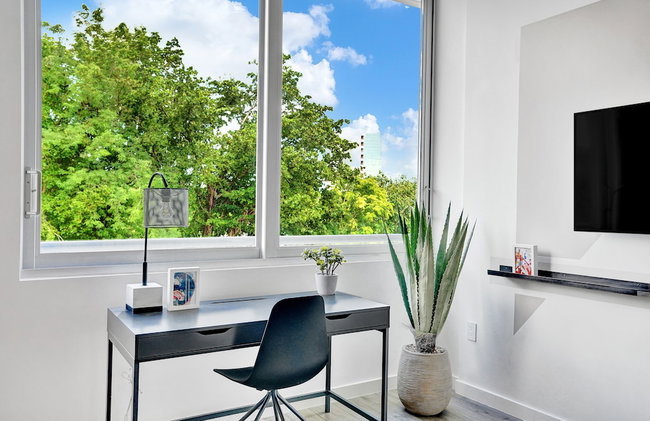 Design District Suites - Photo 32