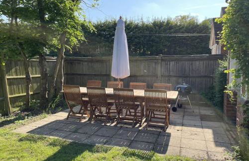 Holly Cottage, 2, Northbrook Park, Farnham-up to 6 adults - Photo 3