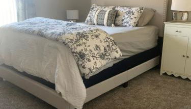 Modern 2 bed condo with office - Photo 2