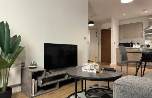 Cozy City Centre Apartment with Free Gym and Free Coffee - Photo 26