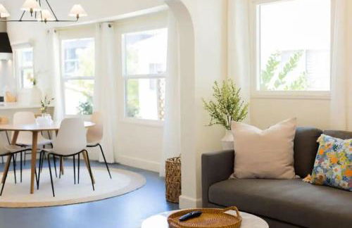 Little Italy 3BD Home with Huge Patio & Backyard - Foto 28