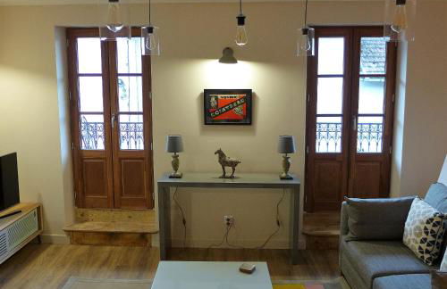 Poles Apart - Foto 2